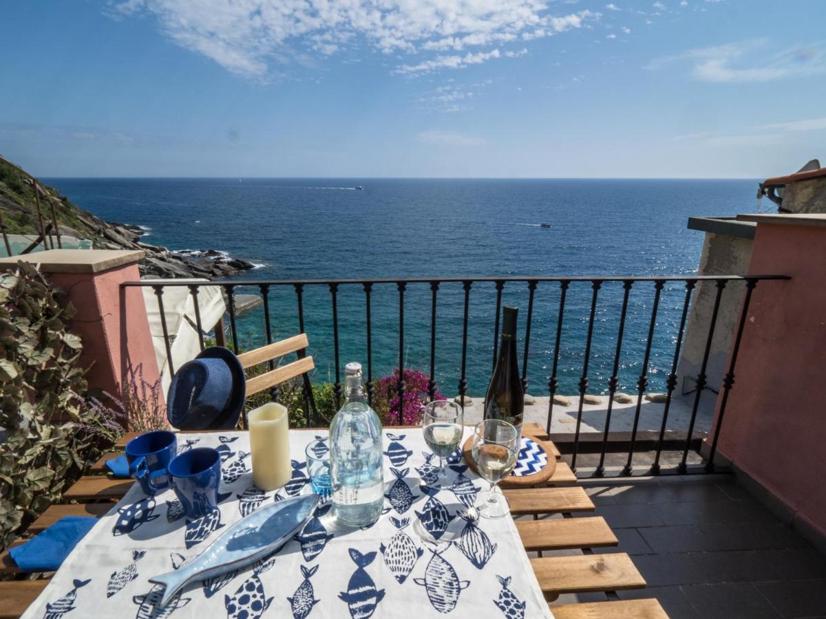 Refilea Sea View Tower Villa Вернацца Екстер'єр фото